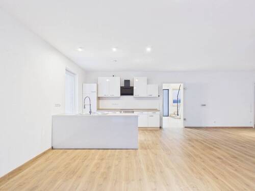 Offene Einbauküche - 8 Zimmer Doppelhaushälfte in Moosinning