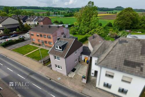 Umgeben von Feldern - 4 Zimmer Einfamilienhaus zum Kaufen in Eschweiler