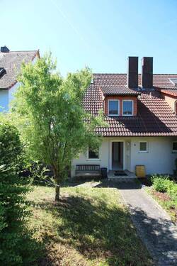 Hauseingang - 3 Zimmer Doppelhaushälfte zum Kaufen in Ochsenfurt