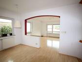 EG: Esszimmer mit Blick ins Wohnzimmer - 