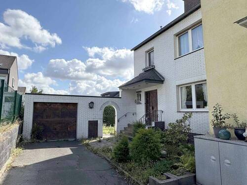 Vorderansicht - REIHENENDHAUS MIT GROßEM GARTEN UND ZWEI GARAGEN IN GUTER LAGE VON DORTMUND-RAHM