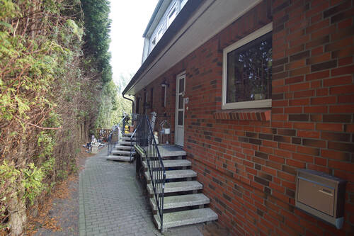 Hauseingänge - 4 Zimmer Doppelhaushälfte in Sarlhusen