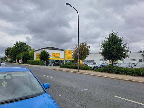 Strassenansicht gegenüber - 3 Zimmer Etagenwohnung in Dresden