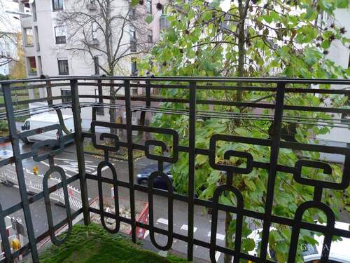 historischer Balkon - Sanierte Altbau-Wohnung in der belle Etage