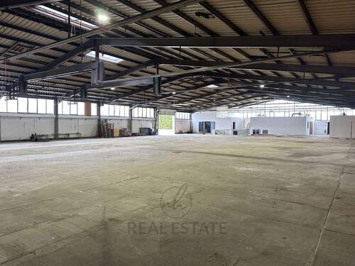 1.jpg - ebenerdige 1.300 m² Lagerfläche mit WC, Büro und Rolltor in Winsen (Luhe)