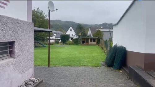 Einfahrt - Grundstück in Wissen