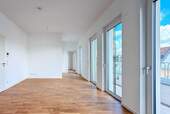 Wohnbereich - Dachgeschosswohnung nah Schloß Charlottenburg - Großzügige 2 Zimmerwohnung am Mierendorffplatz