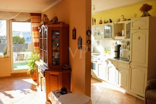 Wohnzimmer und Küche - 2 Zimmer Etagenwohnung zur Miete in Velbert