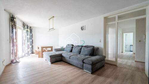 Wohnimmer - Schöne 3,5 Zimmer Wohnung mit Balkon, modernem Bad und Aufzug