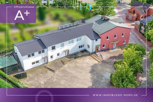 Hausansicht - Kernsaniert und bereit für Sie!