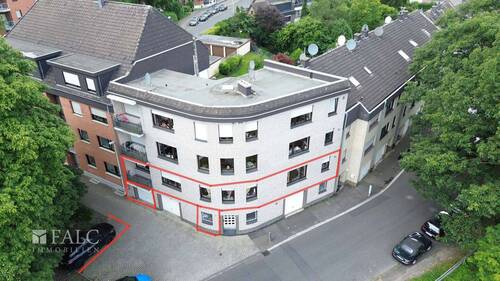 Hausansicht mit Garage u. Stellplatz - Etagenwohnung mit 86,00 m² in Mönchengladbach zum Kaufen