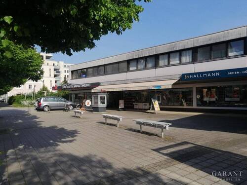 Außenansicht - BüroPraxisfläche mit 3 möglichen Stellplätzen in zentraler Lage