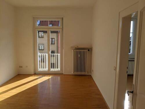 Zimmer 1 - 3 Zimmer Etagenwohnung zur Miete in Nürnberg