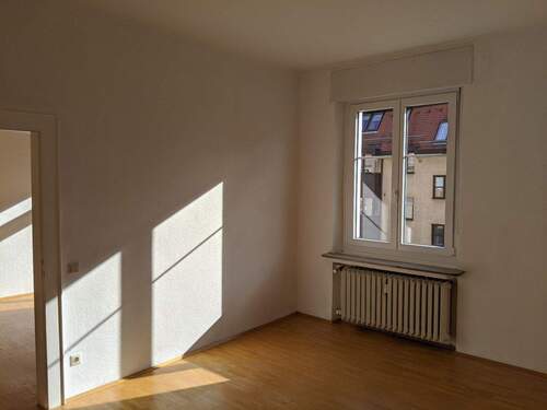 Zimmer 2 - 3 Zimmer Etagenwohnung in Nürnberg