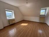 Wohnzimmer - Gemütliche 3 Zimmer Dachgeschosswohnung in verkehrsgünstiger Lage von Leutesdorf