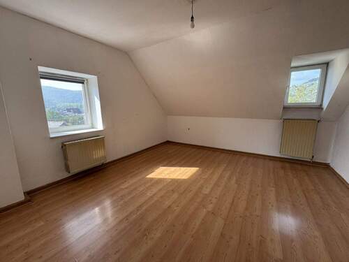 Wohnzimmer - Gemütliche 3 Zimmer Dachgeschosswohnung in verkehrsgünstiger Lage von Leutesdorf