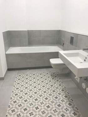 Beispielfoto Badezimmer - 4 Zimmer Etagenwohnung in Berlin