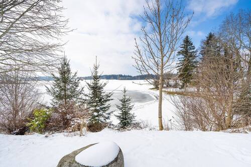 Den unverbaubaren Blick vom Balkon im Obergeschoss lassen wir einfach einmal für sich sprechen - Reihenmittelhaus mit 207,00 m² in Dietramszell zum Kaufen