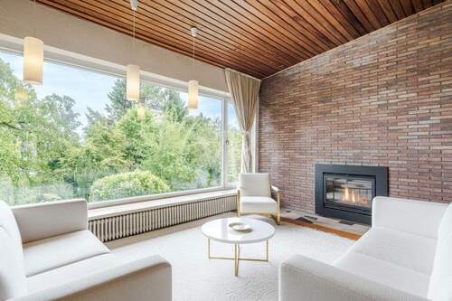 Wohnbereich mit Blick ins Grüne 