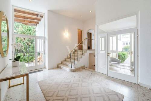 Lichtdurchfluteter Entrée 