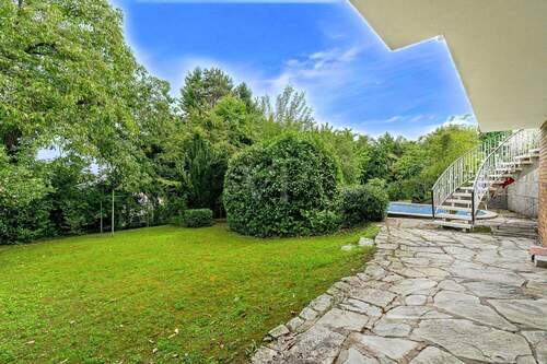 Garten mit Pool und Privatsphäre - 