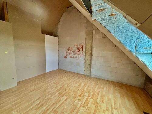 DG, Raum 4, ist mit Gaube - 