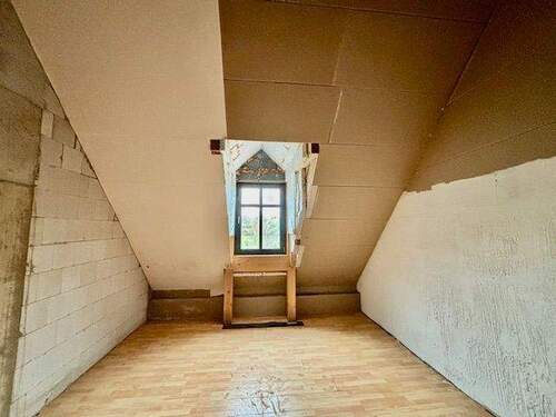 DG, Raum 4, ist mit Gaube - 