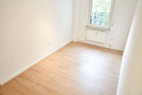 Zimmer 1 - 3 Zimmer Etagenwohnung in Darmstadt