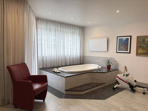 Große Badewanne im Schlafzimmer - 