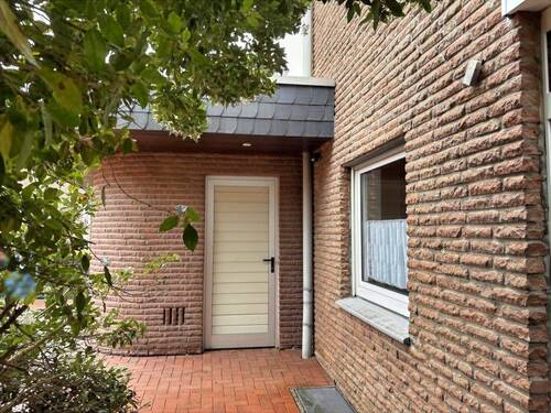 Praktischer Zugang zur Garage vor dem Haus - 