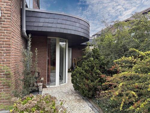 Gang zur Garage - 