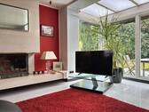 Heller Wohnbereich mit Wintergarten - 