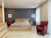 Elternschlafzimmer mit Zugang zur Loggia - 