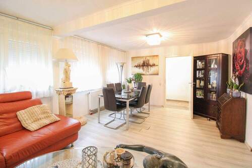 Wohnzimmer - 5 Zimmer Einfamilienhaus zum Kaufen in Albstadt