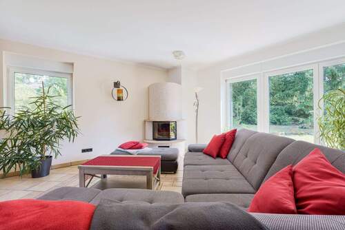 Wohnzimmer - 4 Zimmer Einfamilienhaus in Berlin