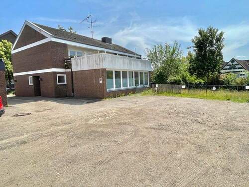gesamter Parkplatz - Mehrfamilienhaus, Wohnhaus in Ratzeburg zum Kaufen