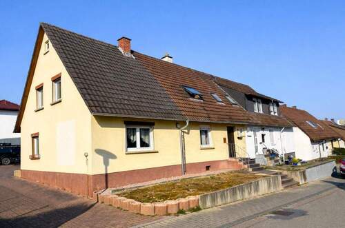 Seitenansicht - 5 Zimmer Doppelhaushälfte zum Kaufen in Sinsheim / Dühren