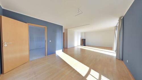 Wohnzimmer - 4 Zimmer Etagenwohnung zum Kaufen in Dresden