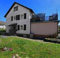 Dreifamilienhaus - Doppelhaushälfte mit Garten: Platz vom Keller bis unter das Dach - Schopfheim Fahrnau