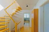Treppenaufgang ins Dachstudio - 