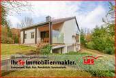 Front-u. Seitenansicht - 7 Zimmer Einfamilienhaus zum Kaufen in Kaiserslautern
