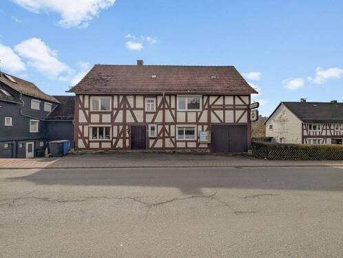 Titelbild - Werz Immobilien - Heimwerkerprojekt mit kleiner Gaststätte und Garten an der Eder