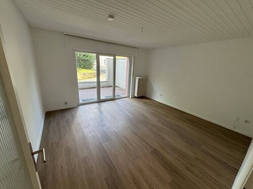 Wohnzimmer mit Terrasse - 3 Zimmer Etagenwohnung zur Miete in Bielefeld