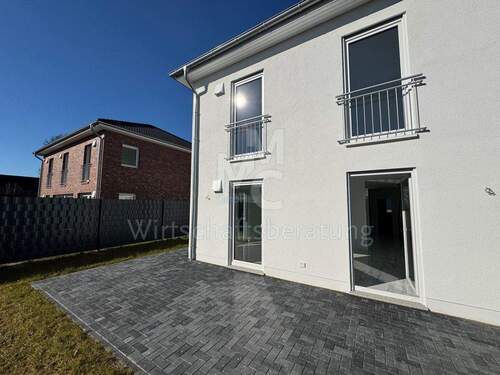 Hausansicht - 4 Zimmer Doppelhaushälfte zum Kaufen in Langenhagen / Godshorn