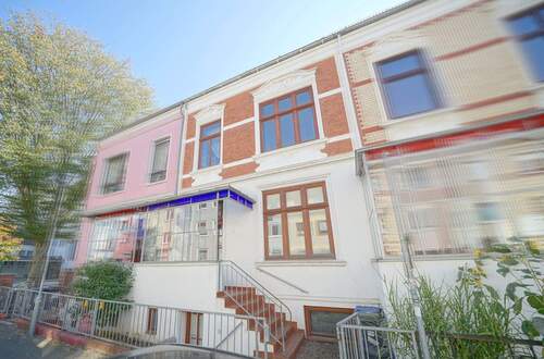 Hausfront - 6 Zimmer Mehrfamilienhaus, Wohnhaus zum Kaufen in Bremen
