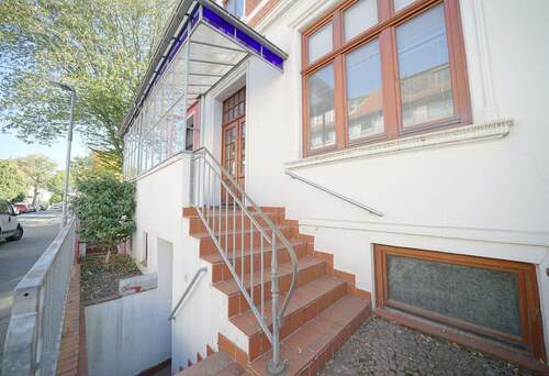 Hauseingang - 6 Zimmer Mehrfamilienhaus, Wohnhaus in Bremen