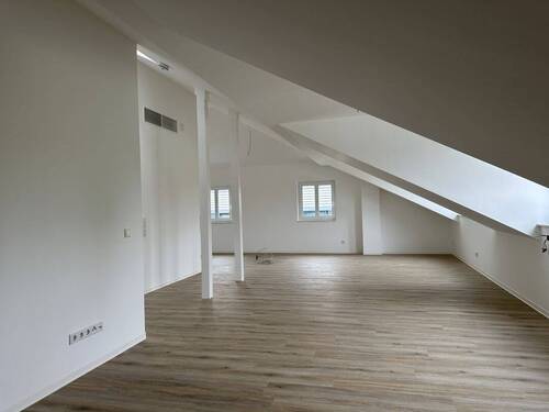 Wohnzimmer - Etagenwohnung mit 126,90 m&sup2; in Weimar zum Kaufen