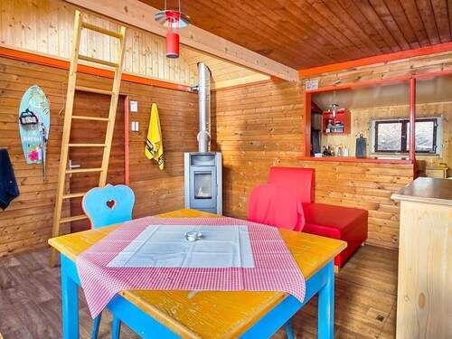 Wohnen - Mehrfamilienhaus, Wohnhaus mit 25,00 m&sup2; in Saalburg-Ebersdorf zum Kaufen