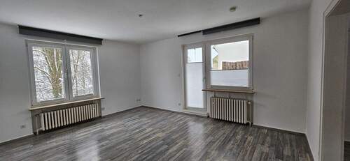 Teilansicht vom Wohnzimmer - Moderne Erdgeschosswohnung mit Balkon in zetraler Lage von Gummersbach