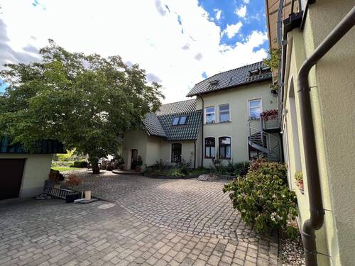 Hof - Einfamilienhaus mit 280,00 m&sup2; in Halle (Saale) zum Kaufen